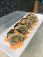 Sushi maki chả bông đắp trứng 25k