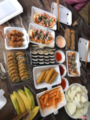 Bánh mỳ nướng muối ớt 15k/c, kimbap thường 15k, kimbap chiên 20k, nem chiên xù 25k, phomai que 30k/4c, tok lắc phomai 25k