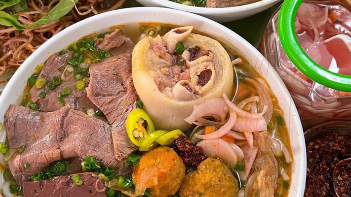 Bún Bò Huế - 30 Vũ Hữu