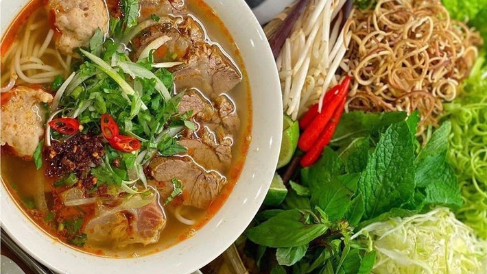 Trạm Dừng Chân Út Dương - Bún Bò, Cơm Sườn & Cơm Gà - QL1A