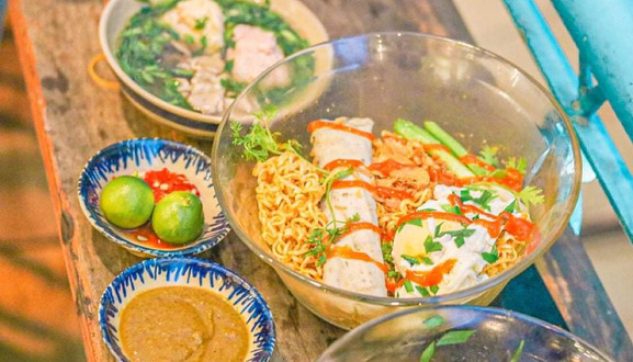 Út Trâm - Bánh Canh Cua 20k - Trần Bình Trọng