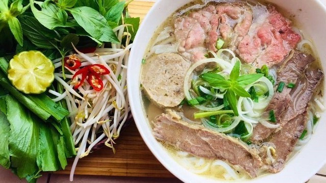 Phở Quỳnh - 24 Đống Đa