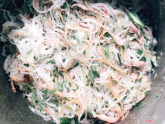 Nộm ngon làm từ đu đủ và cà rốt nhé 