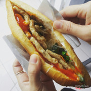 bánh mì chả cá nóng