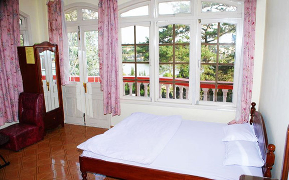 Nhà Nghỉ Phong Lưu