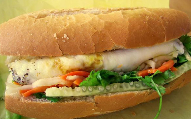 Bánh Mì Long & Trứng Bò Khô