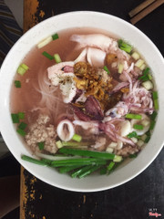 Hủ tiếu mực trứng