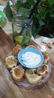 Bánh ngọt (kiểu pancake) sốt kem tươi - 15k