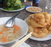 Banh Tom (Fried Shrimp Cracker) Very delicious, the sauce is sweet and good too~