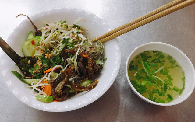 Tuấn Quang - Gà Đồi & Miến Lươn