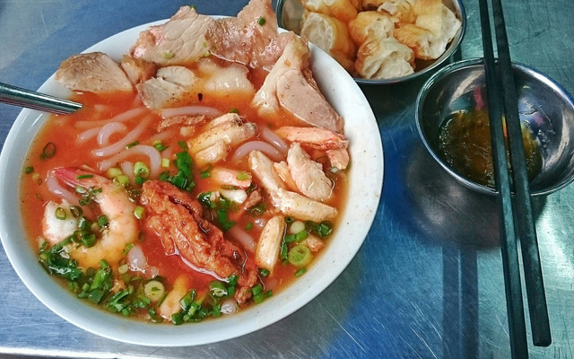 Thu Hồng - Bánh Canh Tôm Cua Giò Heo