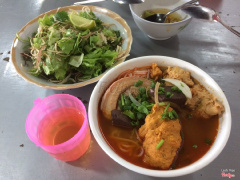 Bún bò giò chả