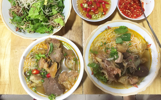 Gánh Bún Bò Mệ Kéo 