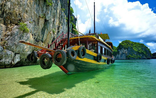 Halong Bay Booze Cruise