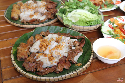 bánh ướt thịt nướng