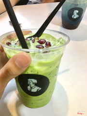 Trà matcha đậu đỏ, hơi nhạt nhé với đậu hơi mặn hông hợp với trà cho lắm