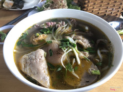 Bún bò đặc biệt