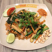 pad thái xào rau củ