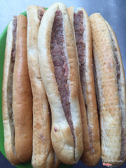 Nhận giao sỉ lẻ bánh mỳ cay - Pate số lượng nhiều. Pate nhà làm đảm bảo chất lượng , sạch sẽ  Ship quanh tttp   Giá :  • Bánh mỳ cay #2k/1c           • Pate #120k/1kg  📞 0936873797 Đc : 6/241 Lạch Tray 