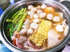 Lẩu cùng rau và thịt