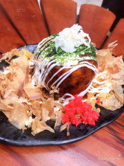 Viên takoyaki khổng lồ