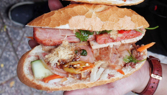 Bánh Mì Heo Quay A Nhiều - Bà Hạt