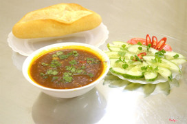 Bành mì sốt vang