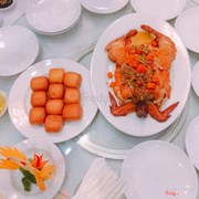 gà nướng kèm bánh bao chiên