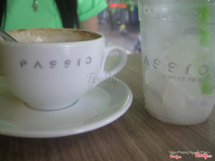 Ly cappuccino nhìn rất dễ thương :3