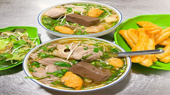 Bún Bò Huế & Cơm Gà Xối Mắm - Thuỷ Béo