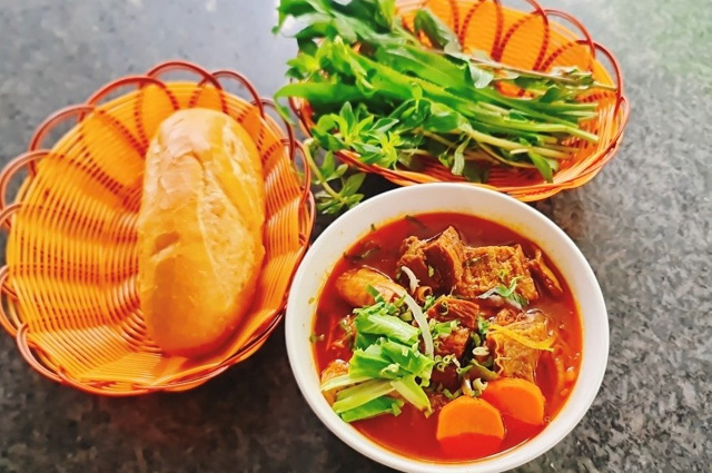 Cafe Mộc 79 - Bò Kho, Mì Trộn & Mỳ Cay - Hoàng Quốc Việt