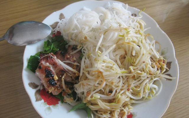 Bánh Cống Bún Thịt Xào - Trần Hưng Đạo