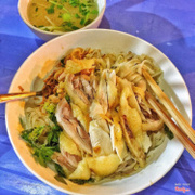 phở trộn đùi cánh 80k