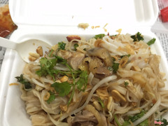 Phở gà trộn đùi