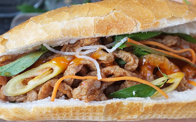 Bánh Mì Chả Cá - Cách Mạng Tháng 8