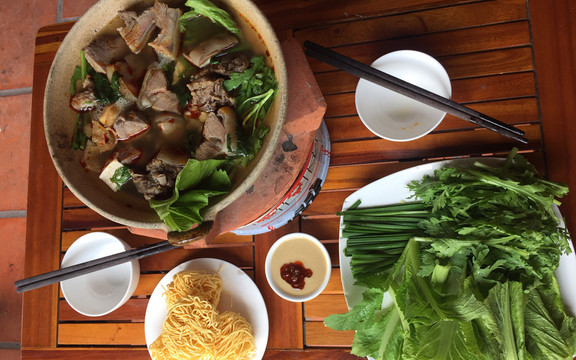 Lẩu Đuôi Bò - Bà Hạt