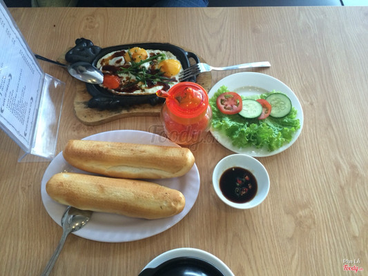 Bò né