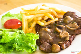 BEEFSTEAK BÒ ÚC SỐT NẤM