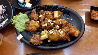 Gà nướng mật ong. Món này quá ngọt, ko thích lắm