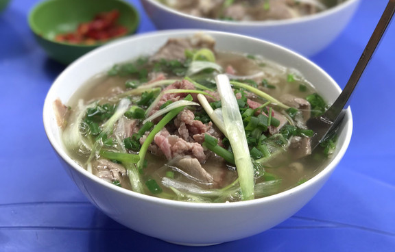 Phở Vỉa Hè 25K - Lê Hồng Phong