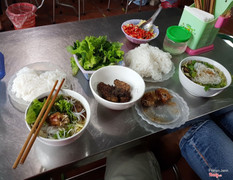 2 bún chả thêm chả, 2 nem