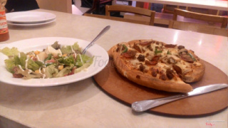 Combo 1 (169k) 2 lon coca+pizza tự chọn+salad