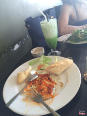 Matcha fra... Trong hình có lớp kem ở trên nhưng đem ra thì k có, thất vọng tràn trề 😞