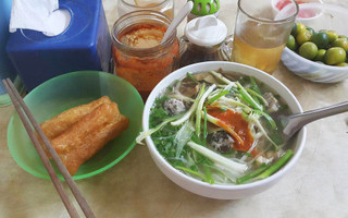 Check ngay 5 quán bún dọc mùng giòn giòn cho buổi sáng