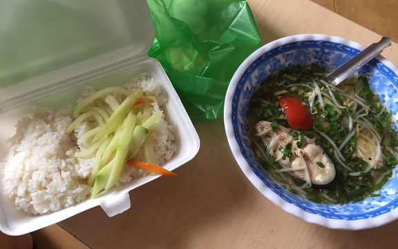 Vũ Hoàn - Cơm Bình Dân