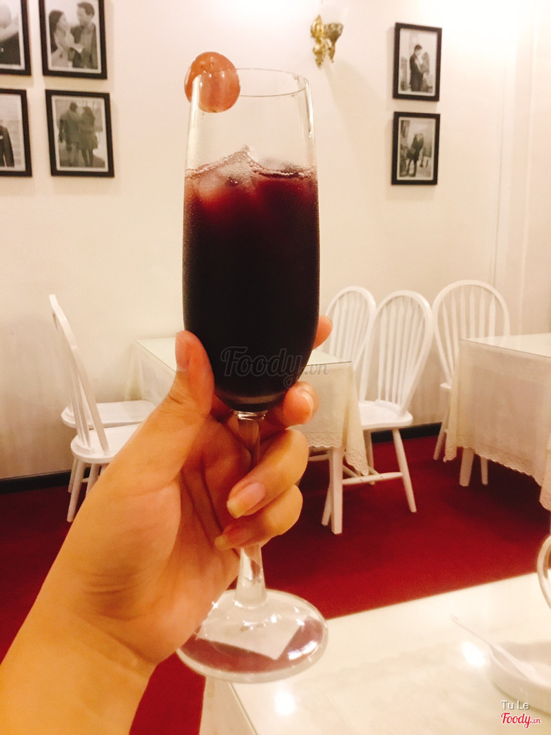 Ly nước nho đc tặng