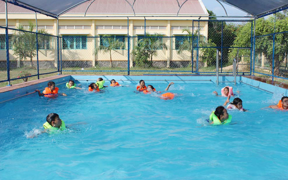 Hồ Bơi Khánh Linh