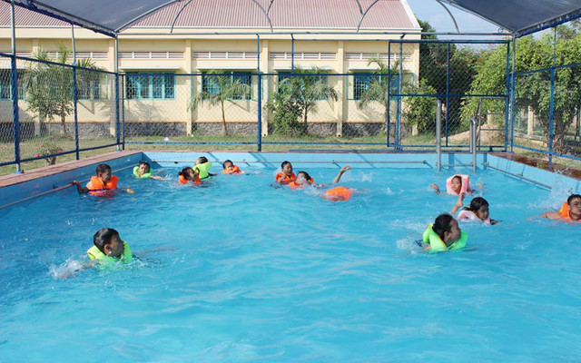 Hồ Bơi Khánh Linh