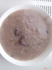 Cháo lòng đầy đủ 20.000 đồng, cháo tiết 10.000 đồng