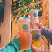 Hôm nọ đến đây mua 2 ly checkin tặng 1 ly trà sữa hehe , ly siêu bự uống đầy ắp siêu thích trà sữa cũng ngon nữa 